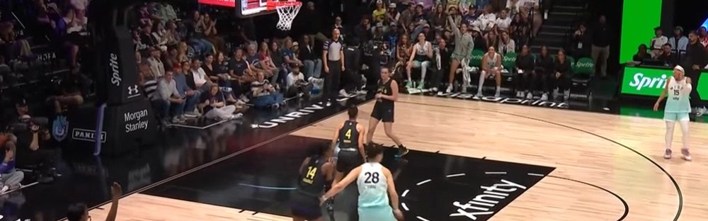 李月汝出战3分钟就砍下全队半场最高13分！三分+全场一条龙秀爆了