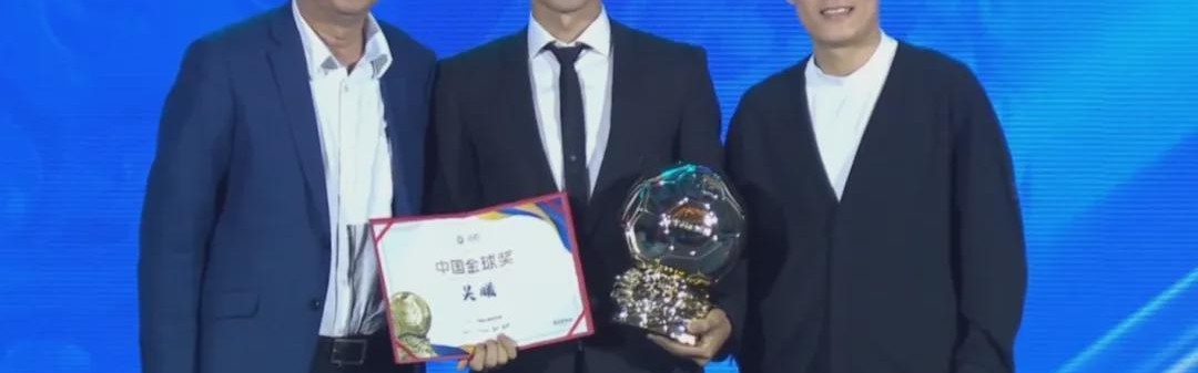 九州体育官网-吴曦获2025中国金球奖！韦世豪发动态：全黑背景+哭笑+偷感bgm