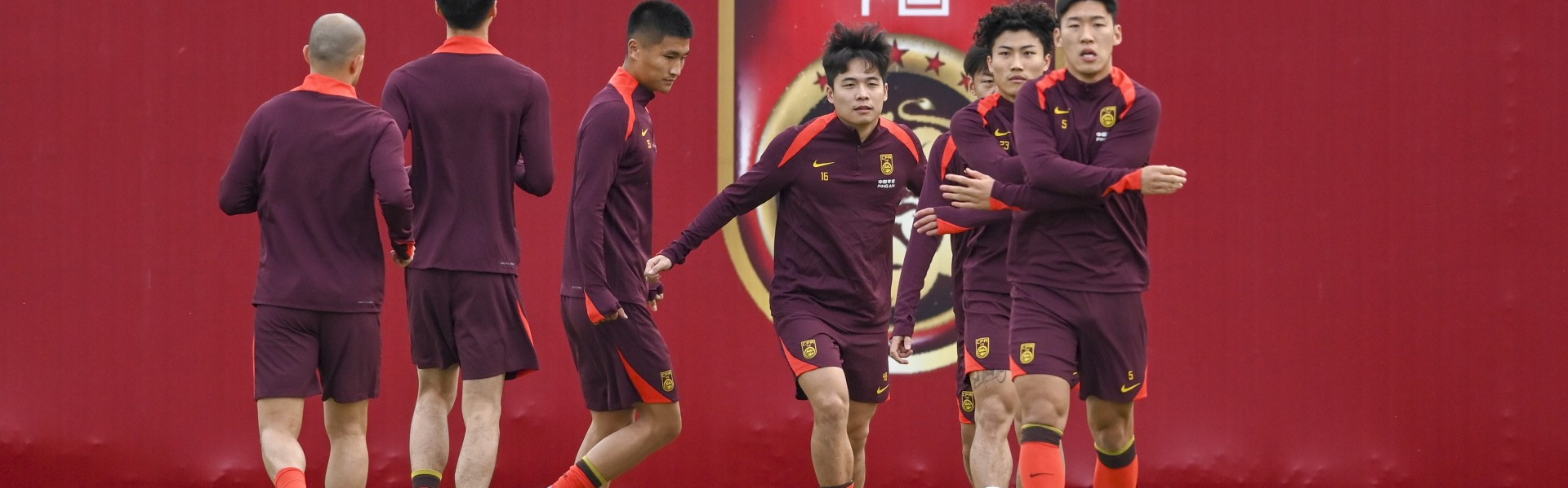 九州体育官方网站-足球报：国足6月有机会与强队热身，FIFA意图打开中国市场