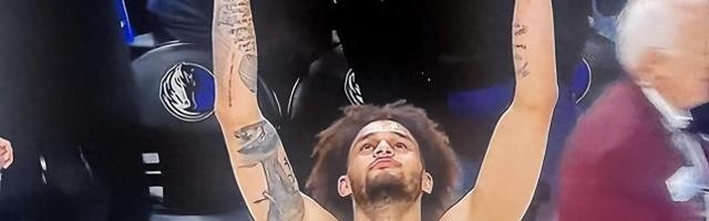 告慰母亲！莱夫利轰12+15举双拳悼念：我想你了妈妈